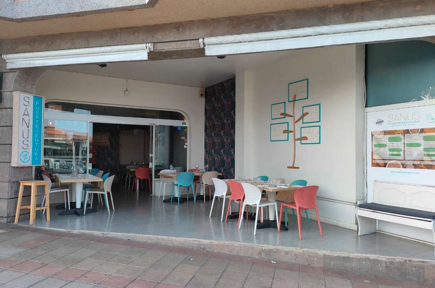 Cafetería en el centro de Corralejo