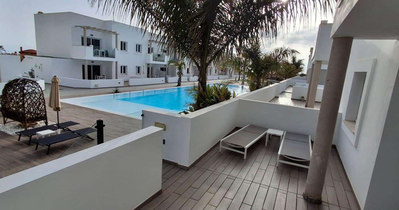 Apartamento con terraza en Island Home