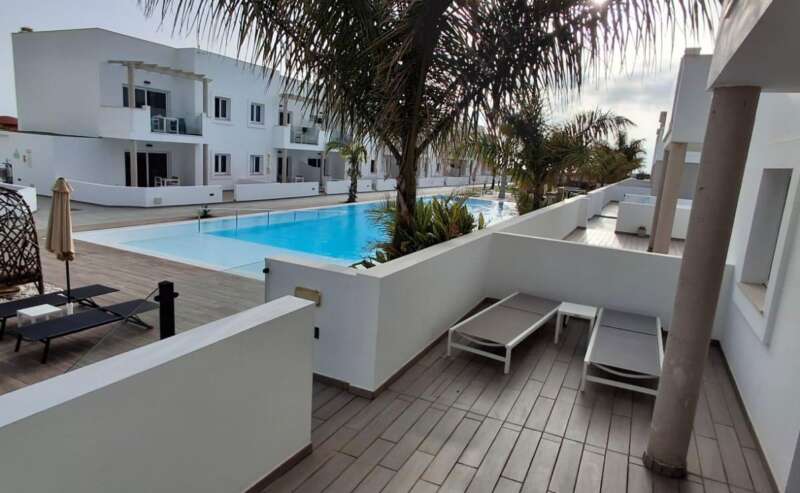 Apartamento con terraza en Island Home